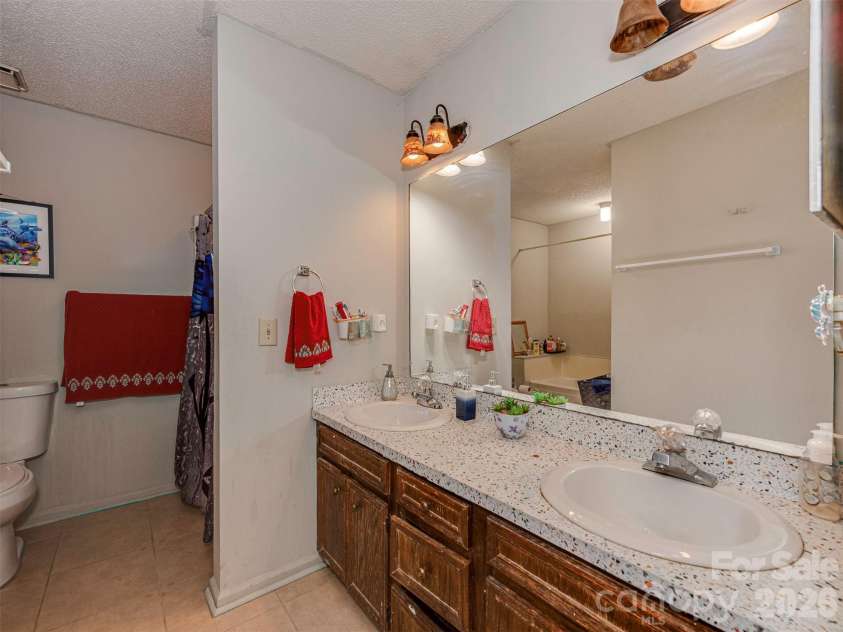 8540 Stoneface Road, Charlotte, NC 28214.  MLS# CAR4355516, YatesRealty ID 10752. 