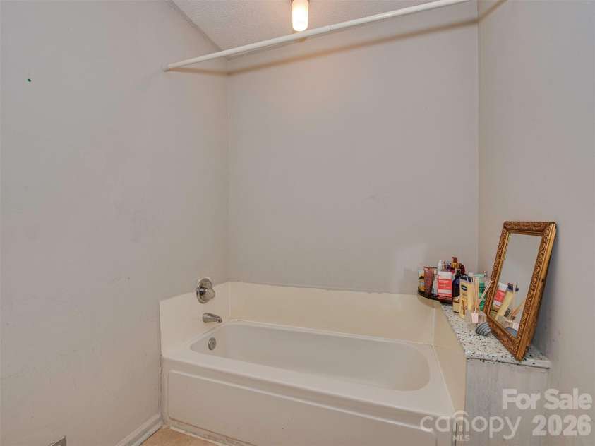 8540 Stoneface Road, Charlotte, NC 28214.  MLS# CAR4355516, YatesRealty ID 10752. 