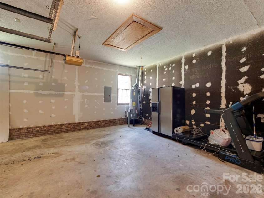 8540 Stoneface Road, Charlotte, NC 28214.  MLS# CAR4355516, YatesRealty ID 10752. 