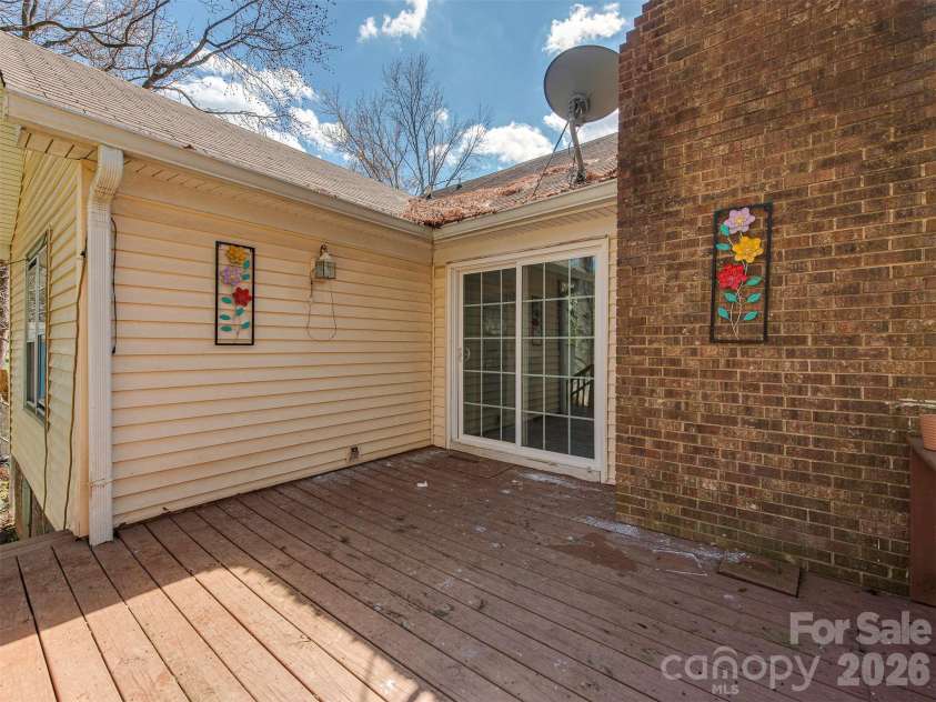8540 Stoneface Road, Charlotte, NC 28214.  MLS# CAR4355516, YatesRealty ID 10752. 