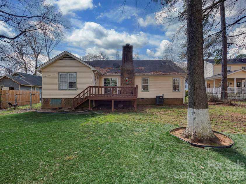 8540 Stoneface Road, Charlotte, NC 28214.  MLS# CAR4355516, YatesRealty ID 10752. 