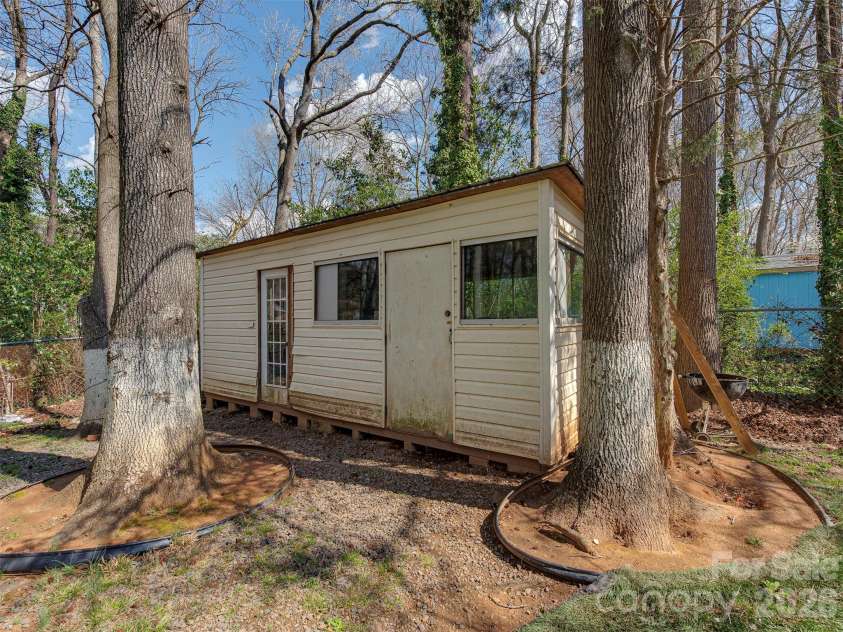 8540 Stoneface Road, Charlotte, NC 28214.  MLS# CAR4355516, YatesRealty ID 10752. 