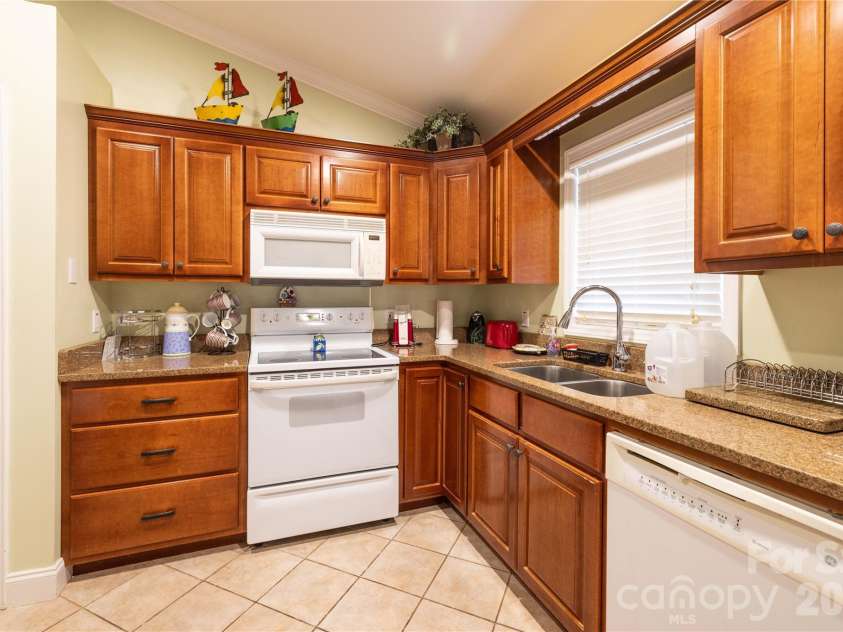 646 Springwood Drive, Mount Gilead, NC 27306.  MLS# CAR4366149, YatesRealty ID 10753. 