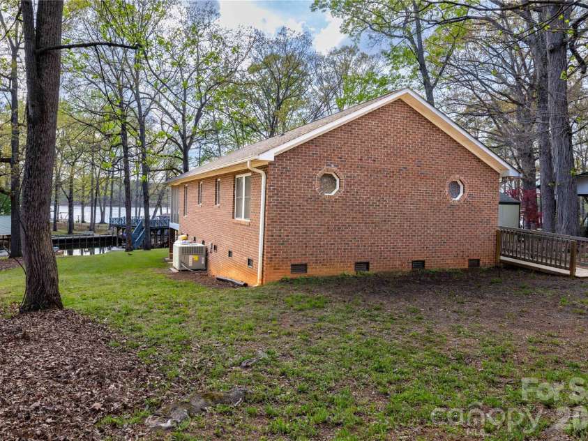 646 Springwood Drive, Mount Gilead, NC 27306.  MLS# CAR4366149, YatesRealty ID 10753. 