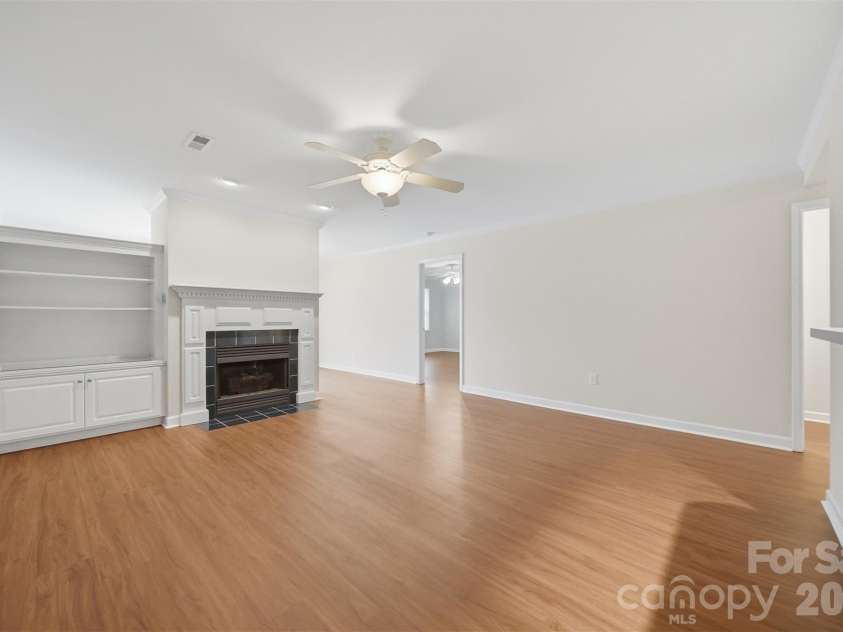 154 39th Avenue Court, Hickory, NC 28601.  MLS# CAR4357116, YatesRealty ID 10754. 