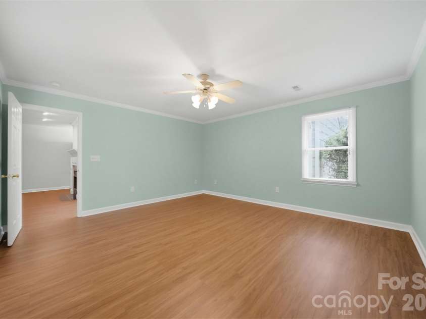 154 39th Avenue Court, Hickory, NC 28601.  MLS# CAR4357116, YatesRealty ID 10754. 