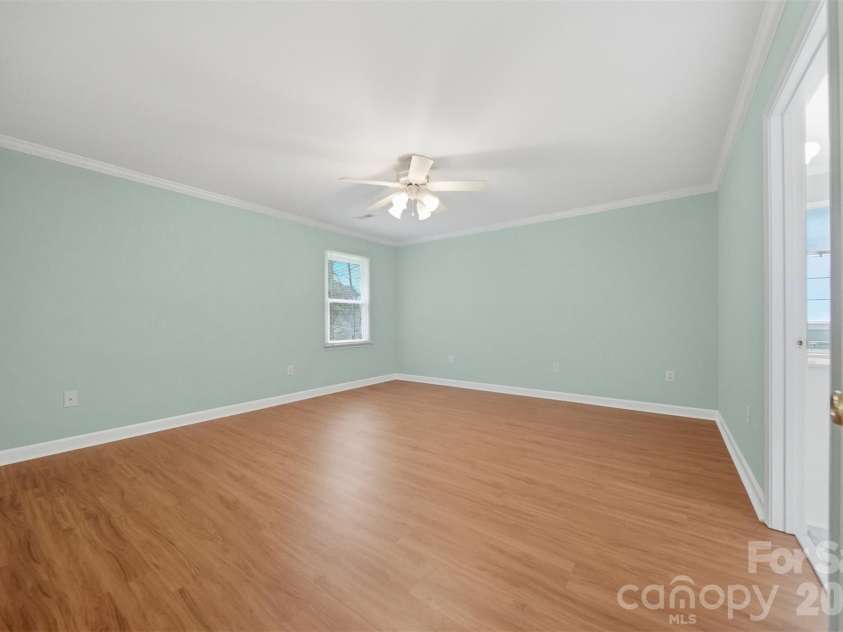 154 39th Avenue Court, Hickory, NC 28601.  MLS# CAR4357116, YatesRealty ID 10754. 