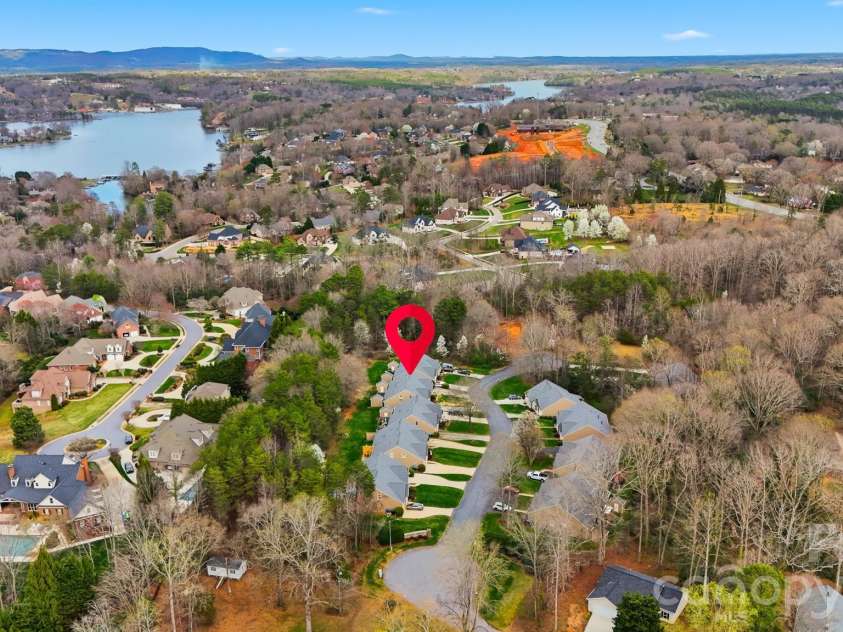 154 39th Avenue Court, Hickory, NC 28601.  MLS# CAR4357116, YatesRealty ID 10754. 