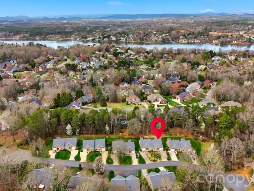 154 39th Avenue Court, Hickory, NC 28601.  MLS# CAR4357116, YatesRealty ID 10754. 