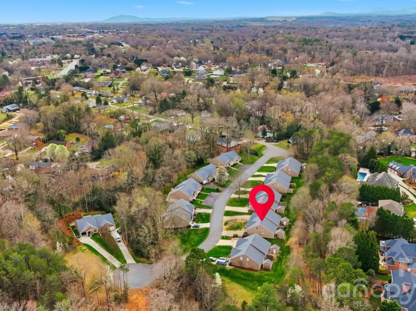 154 39th Avenue Court, Hickory, NC 28601.  MLS# CAR4357116, YatesRealty ID 10754. 