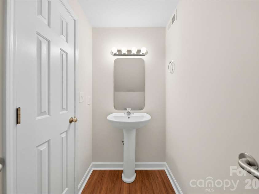 154 39th Avenue Court, Hickory, NC 28601.  MLS# CAR4357116, YatesRealty ID 10754. Half Bath