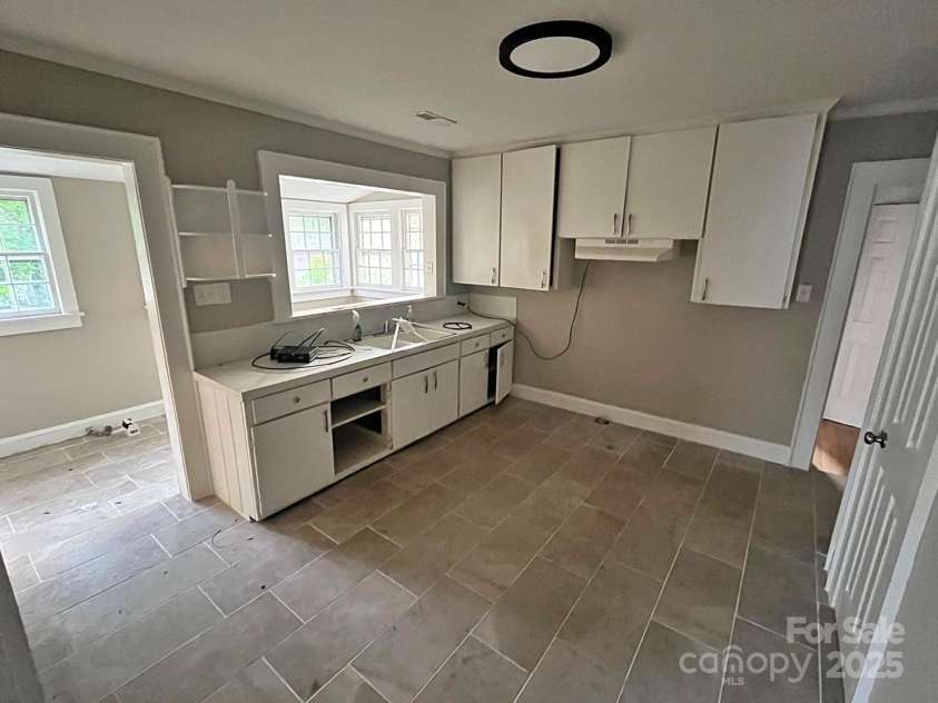 520 Margaret Drive, Statesville, NC 28677.  MLS# CAR4255687, YatesRealty ID 10754. 