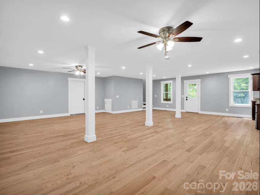 38 Scenic View Drive, Hendersonville, NC 28792.  MLS# CAR4357881, YatesRealty ID 10755. 