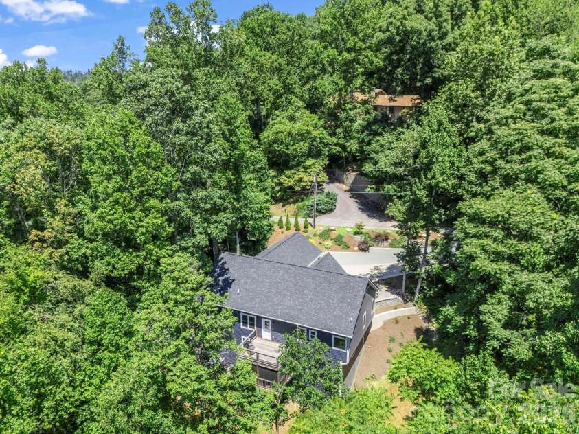 38 Scenic View Drive, Hendersonville, NC 28792.  MLS# CAR4357881, YatesRealty ID 10755. 