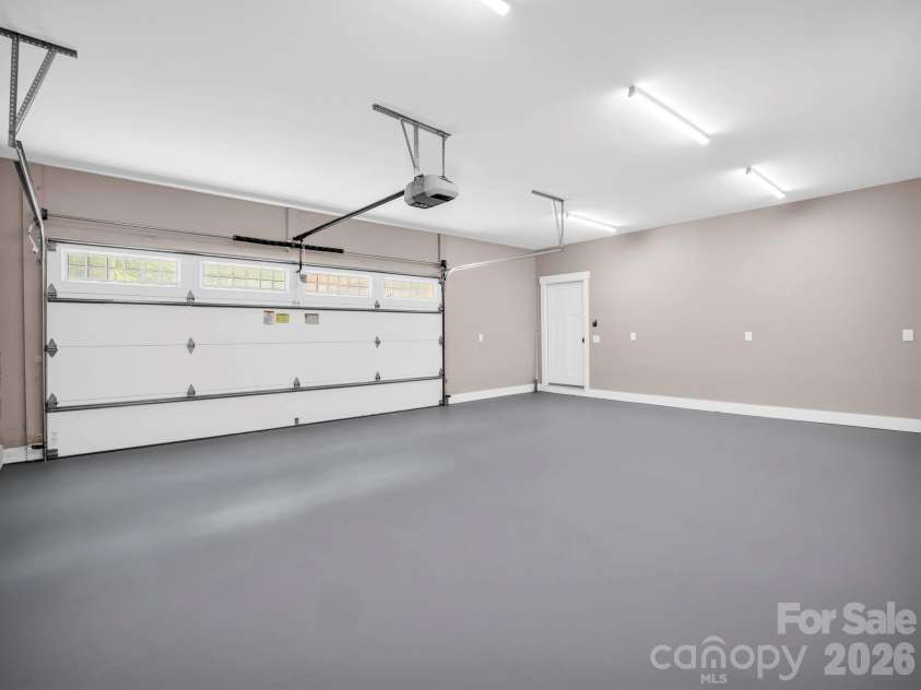 38 Scenic View Drive, Hendersonville, NC 28792.  MLS# CAR4357881, YatesRealty ID 10755. Large Attached Garage