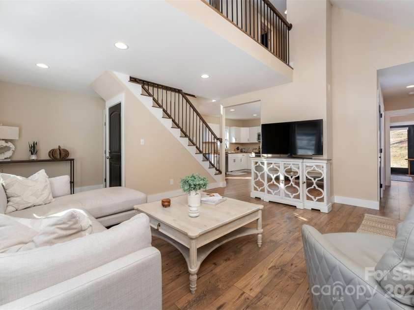 15 Eaglebear Drive, Asheville, NC 28806.  MLS# CAR4321295, YatesRealty ID 10756. 