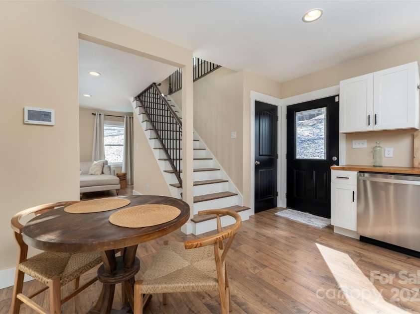 15 Eaglebear Drive, Asheville, NC 28806.  MLS# CAR4321295, YatesRealty ID 10756. 