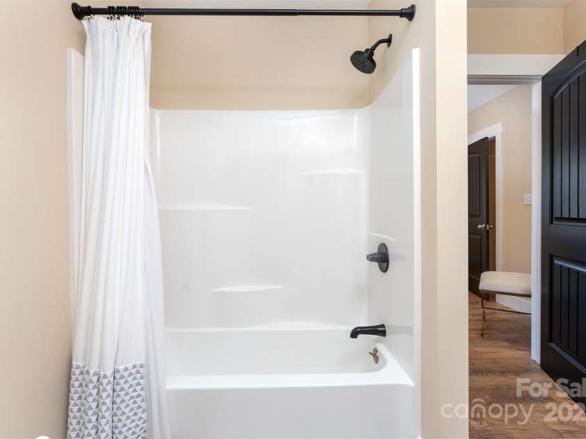 15 Eaglebear Drive, Asheville, NC 28806.  MLS# CAR4321295, YatesRealty ID 10756. 