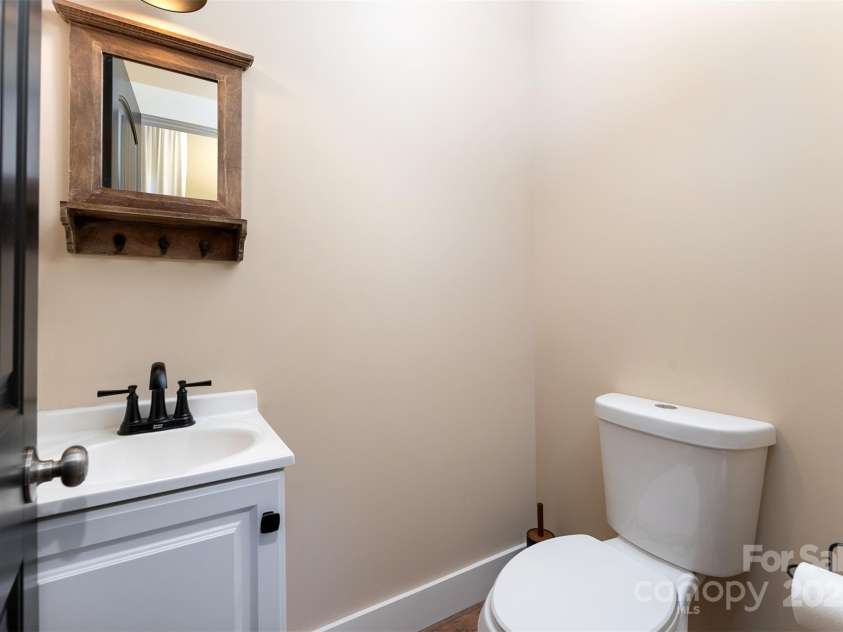 15 Eaglebear Drive, Asheville, NC 28806.  MLS# CAR4321295, YatesRealty ID 10756. 