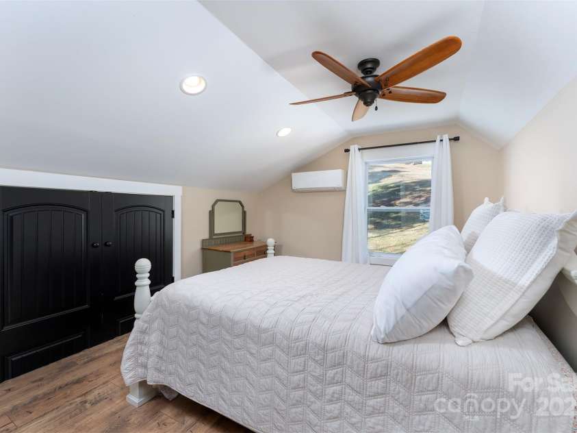 15 Eaglebear Drive, Asheville, NC 28806.  MLS# CAR4321295, YatesRealty ID 10756. 