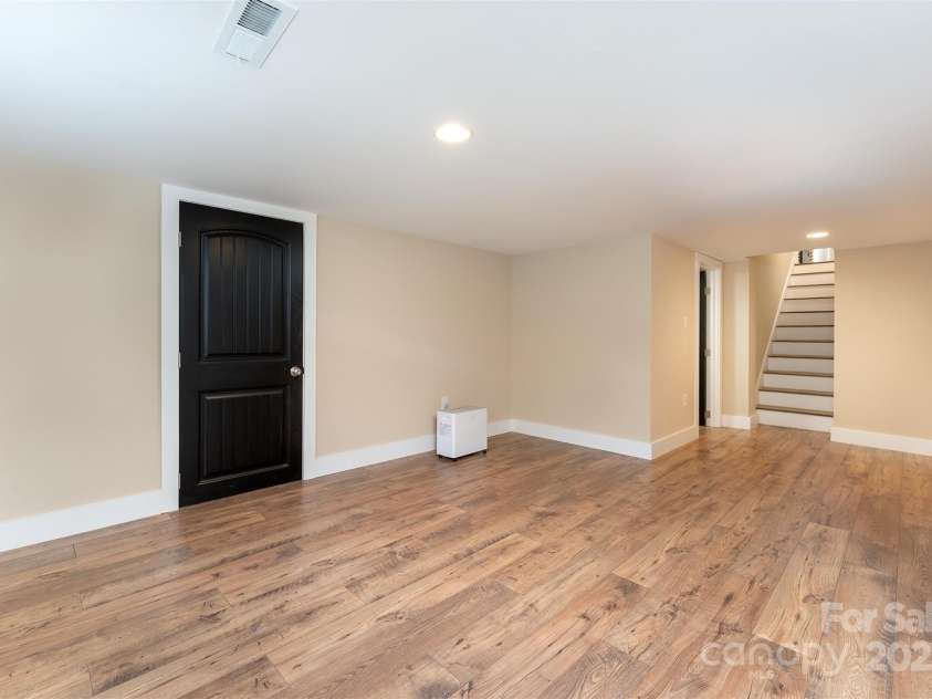 15 Eaglebear Drive, Asheville, NC 28806.  MLS# CAR4321295, YatesRealty ID 10756. 