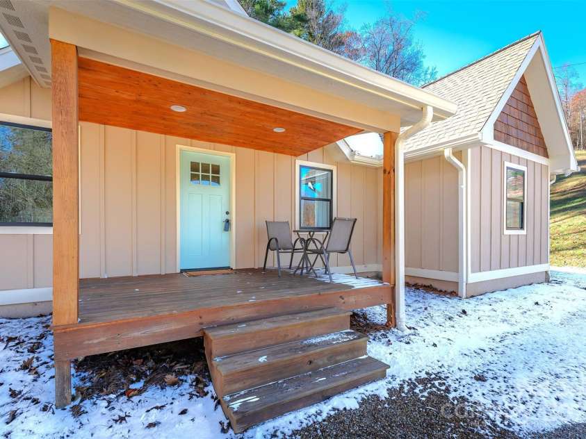 15 Eaglebear Drive, Asheville, NC 28806.  MLS# CAR4321295, YatesRealty ID 10756. 