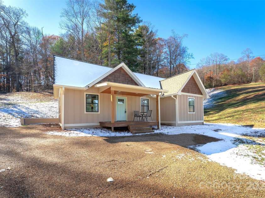 15 Eaglebear Drive, Asheville, NC 28806.  MLS# CAR4321295, YatesRealty ID 10756. 