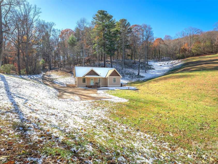 15 Eaglebear Drive, Asheville, NC 28806.  MLS# CAR4321295, YatesRealty ID 10756. 
