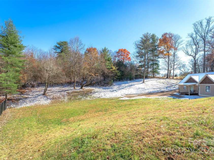 15 Eaglebear Drive, Asheville, NC 28806.  MLS# CAR4321295, YatesRealty ID 10756. 