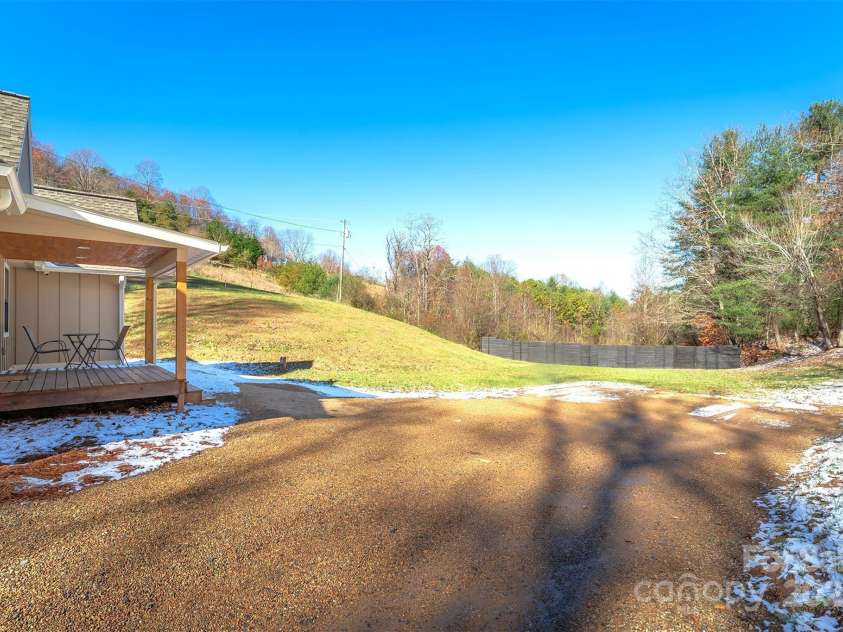 15 Eaglebear Drive, Asheville, NC 28806.  MLS# CAR4321295, YatesRealty ID 10756. 
