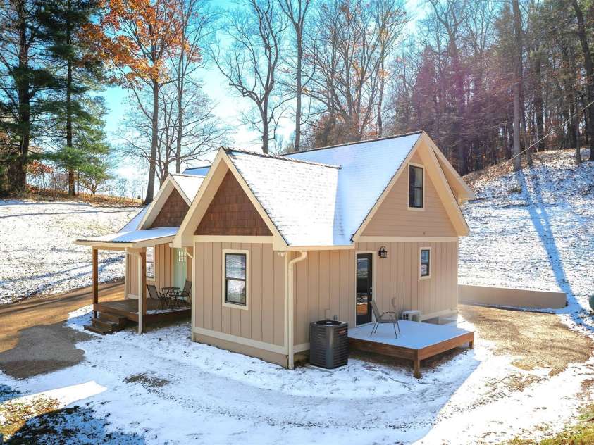 15 Eaglebear Drive, Asheville, NC 28806.  MLS# CAR4321295, YatesRealty ID 10756. 