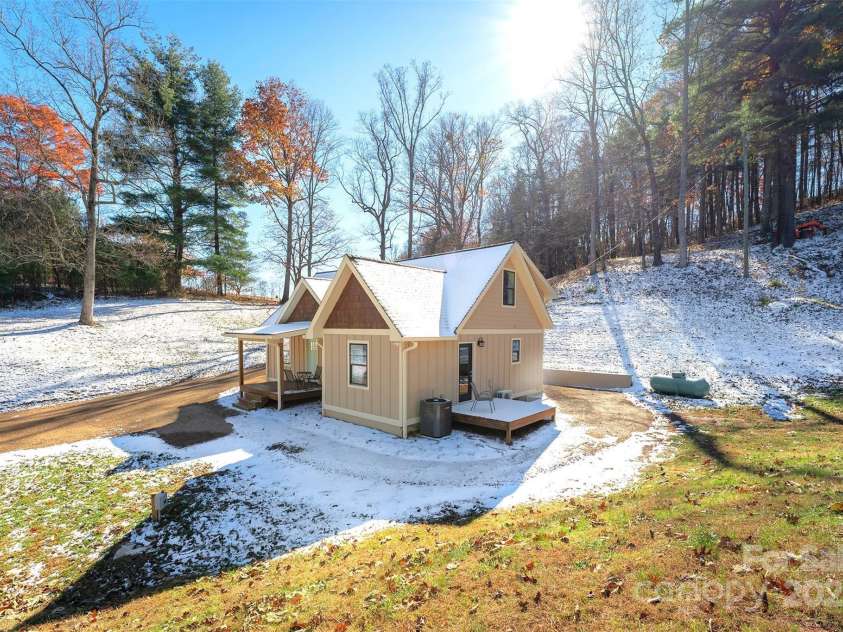15 Eaglebear Drive, Asheville, NC 28806.  MLS# CAR4321295, YatesRealty ID 10756. 
