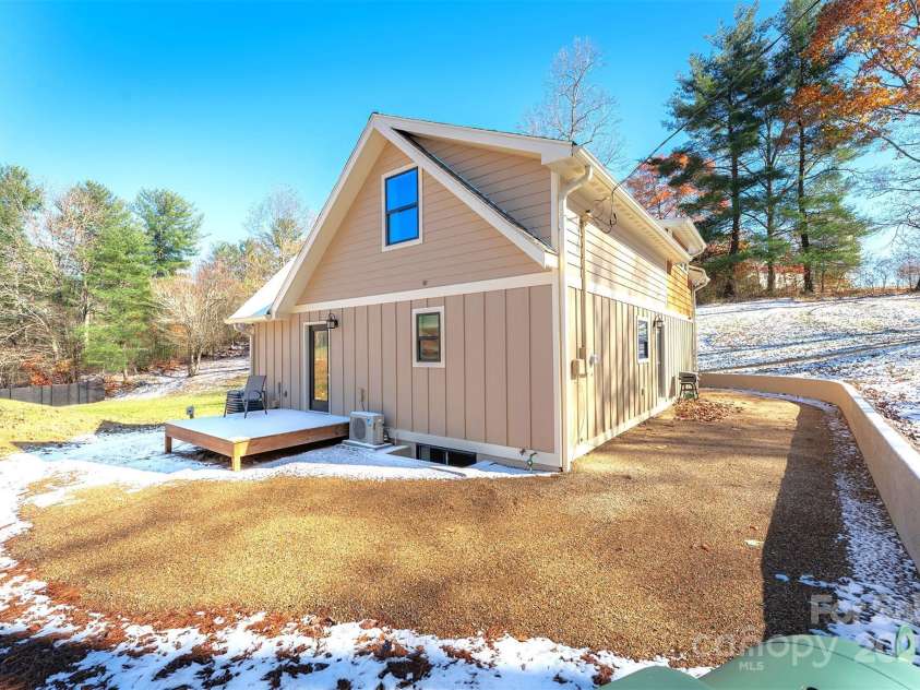 15 Eaglebear Drive, Asheville, NC 28806.  MLS# CAR4321295, YatesRealty ID 10756. 