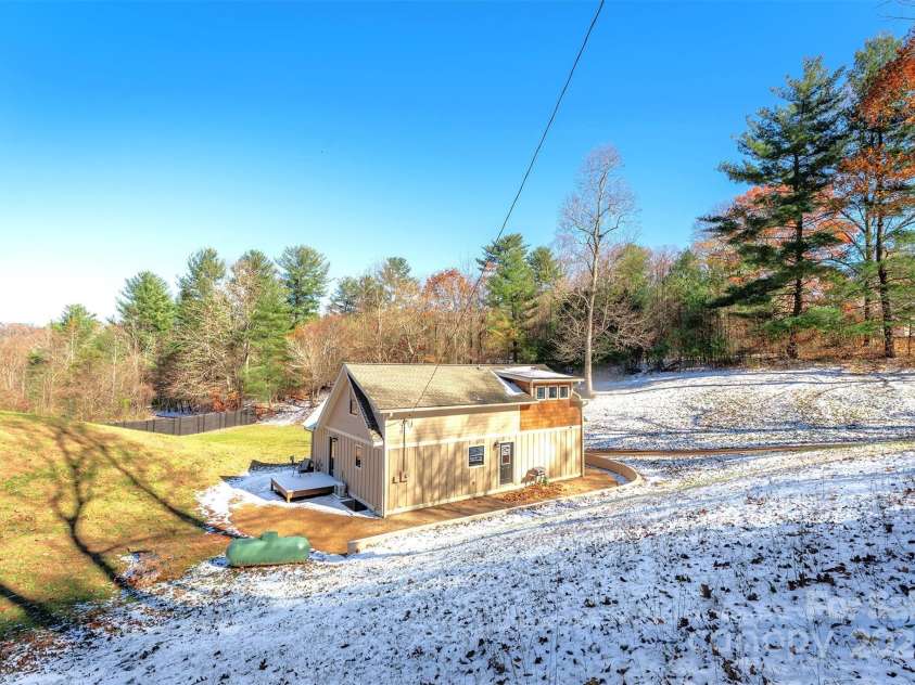 15 Eaglebear Drive, Asheville, NC 28806.  MLS# CAR4321295, YatesRealty ID 10756. 