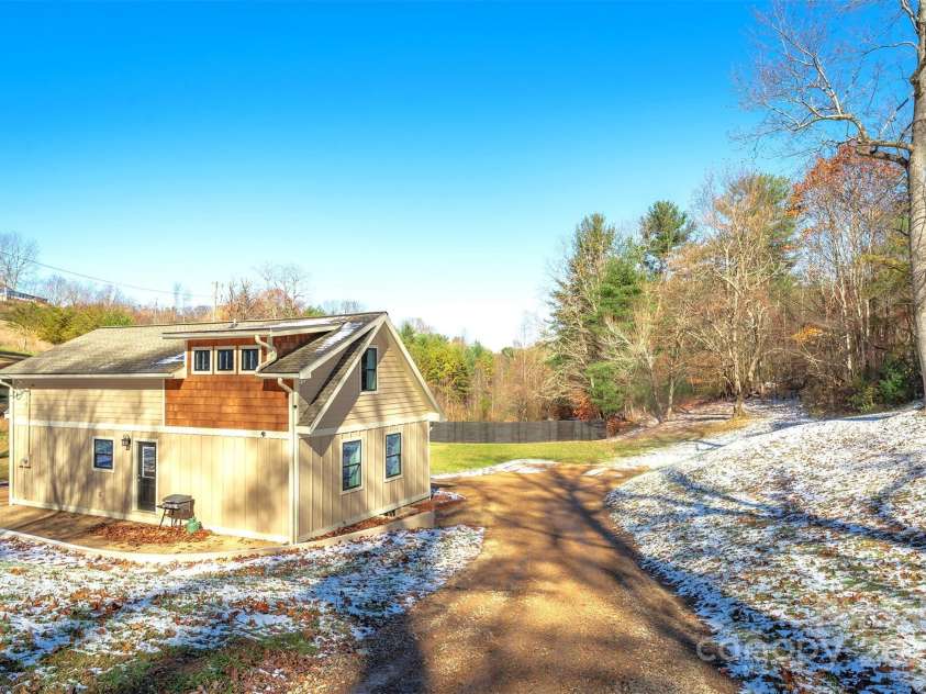 15 Eaglebear Drive, Asheville, NC 28806.  MLS# CAR4321295, YatesRealty ID 10756. 