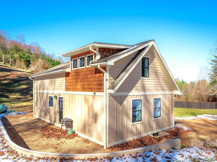 15 Eaglebear Drive, Asheville, NC 28806.  MLS# CAR4321295, YatesRealty ID 10756. 