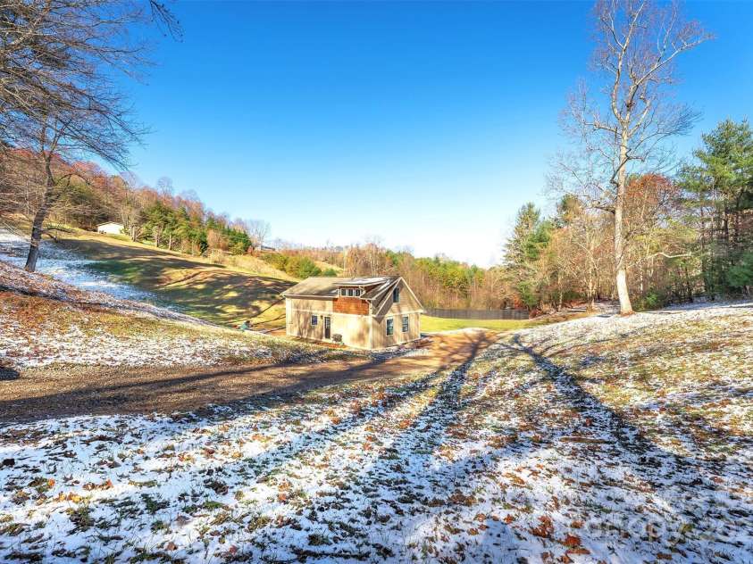 15 Eaglebear Drive, Asheville, NC 28806.  MLS# CAR4321295, YatesRealty ID 10756. 