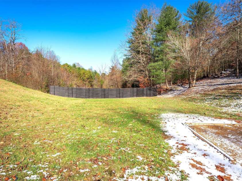 15 Eaglebear Drive, Asheville, NC 28806.  MLS# CAR4321295, YatesRealty ID 10756. 
