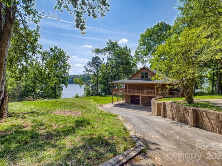 993 Jackson Road, Fort Lawn, SC 29714.  MLS# CAR4279269, YatesRealty ID 10757. 