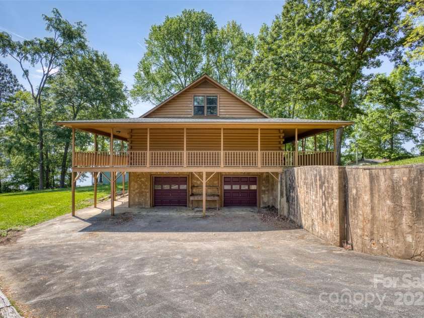 993 Jackson Road, Fort Lawn, SC 29714.  MLS# CAR4279269, YatesRealty ID 10757. 