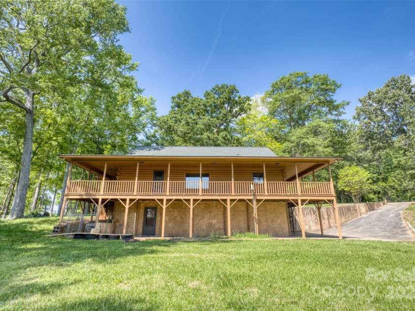 993 Jackson Road, Fort Lawn, SC 29714.  MLS# CAR4279269, YatesRealty ID 10757. 