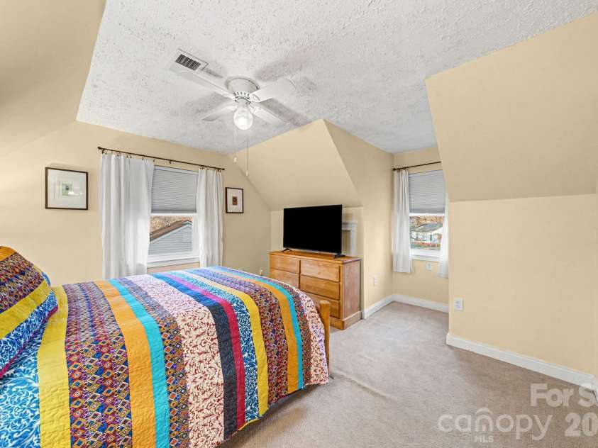 10316 Stornoway Court, Mint Hill, NC 28227.  MLS# CAR4350526, YatesRealty ID 10758. Primary Suite