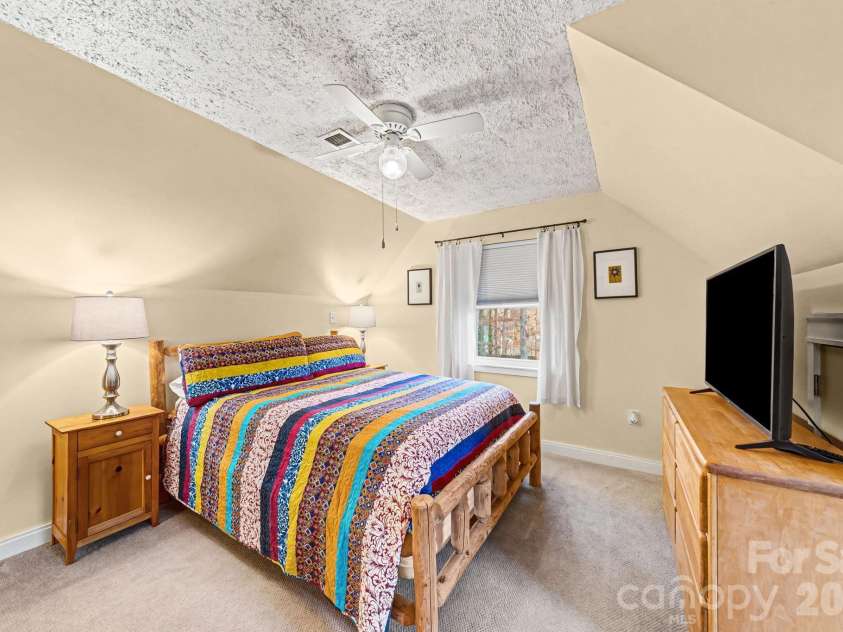 10316 Stornoway Court, Mint Hill, NC 28227.  MLS# CAR4350526, YatesRealty ID 10758. Primary Suite