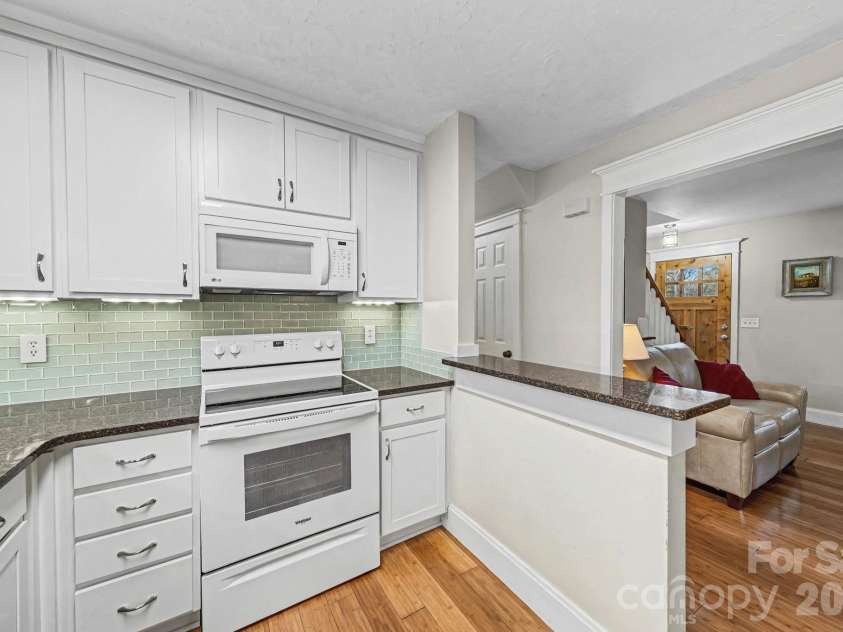 10316 Stornoway Court, Mint Hill, NC 28227.  MLS# CAR4350526, YatesRealty ID 10758. Updated kitchen.