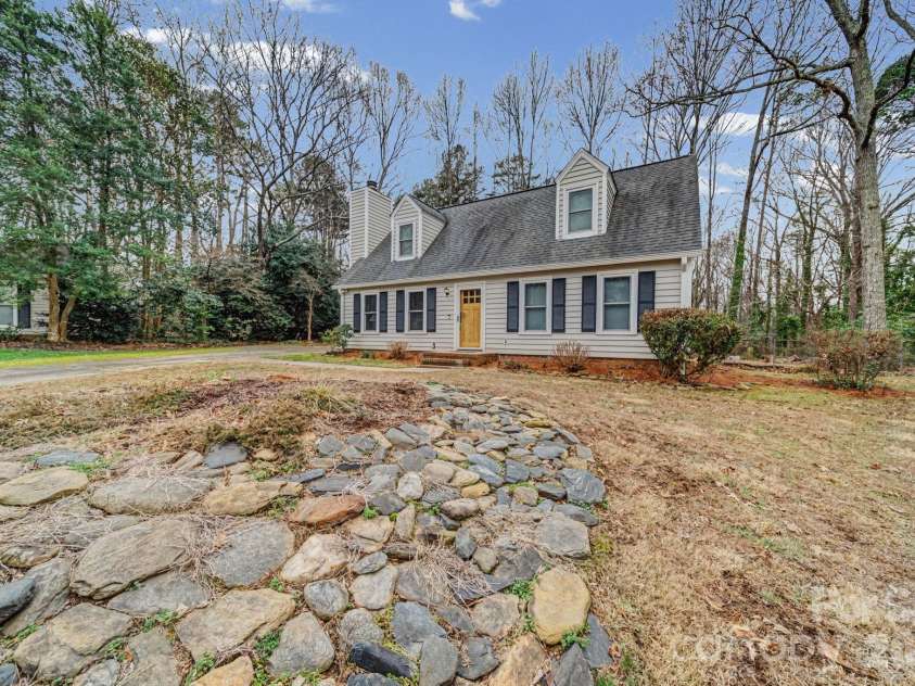 10316 Stornoway Court, Mint Hill, NC 28227.  MLS# CAR4350526, YatesRealty ID 10758. Welcome Home!