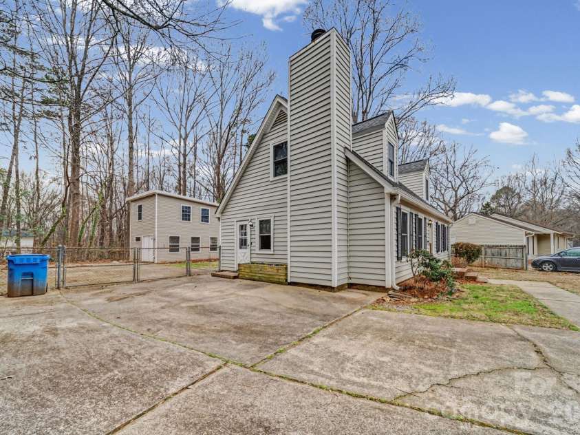 10316 Stornoway Court, Mint Hill, NC 28227.  MLS# CAR4350526, YatesRealty ID 10758. Welcome Home!