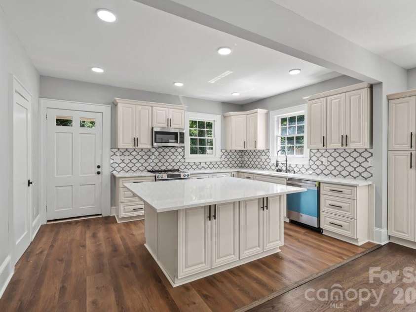 303 Lancaster Avenue, Monroe, NC 28112.  MLS# CAR4352576, YatesRealty ID 10759. 
