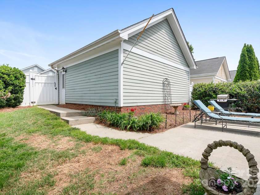 14541 Holly Springs Drive, Huntersville, NC 28078.  MLS# CAR4247448, YatesRealty ID 10760. 