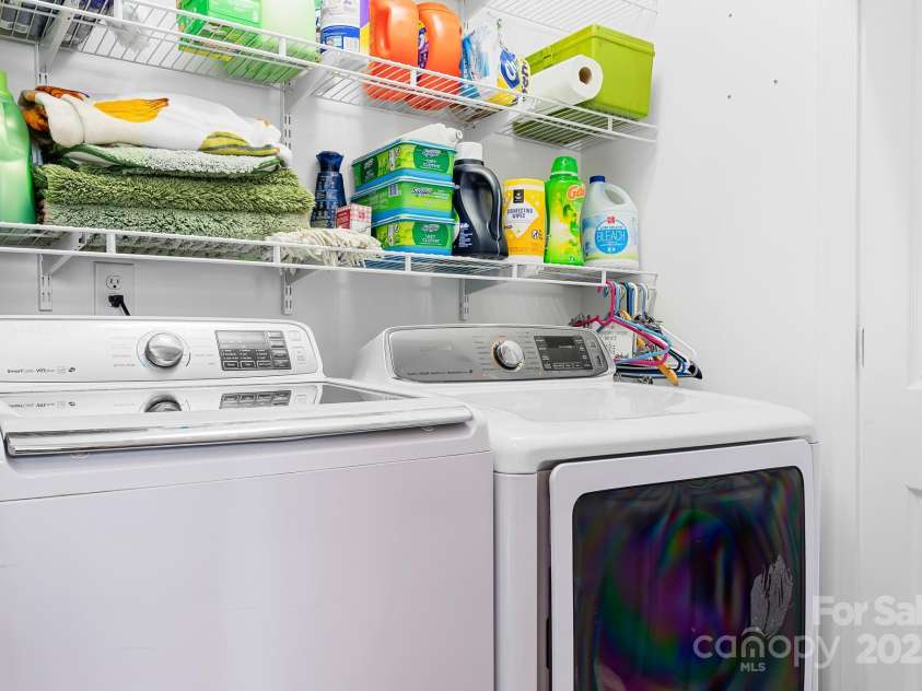 14541 Holly Springs Drive, Huntersville, NC 28078.  MLS# CAR4247448, YatesRealty ID 10760. Main floor laundry.