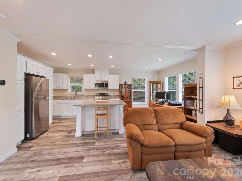 328 Mountain Lion Trail, Maggie Valley, NC 28751.  MLS# CAR4353533, YatesRealty ID 10760. So comfortable